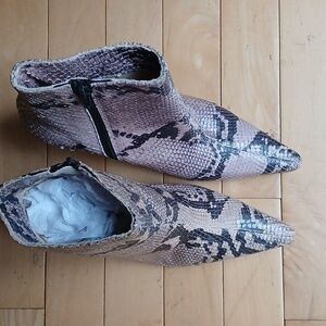 Isaac Size 6.5B Leather Booties Snakeskin Animal Print Pink Black Ankle Boots